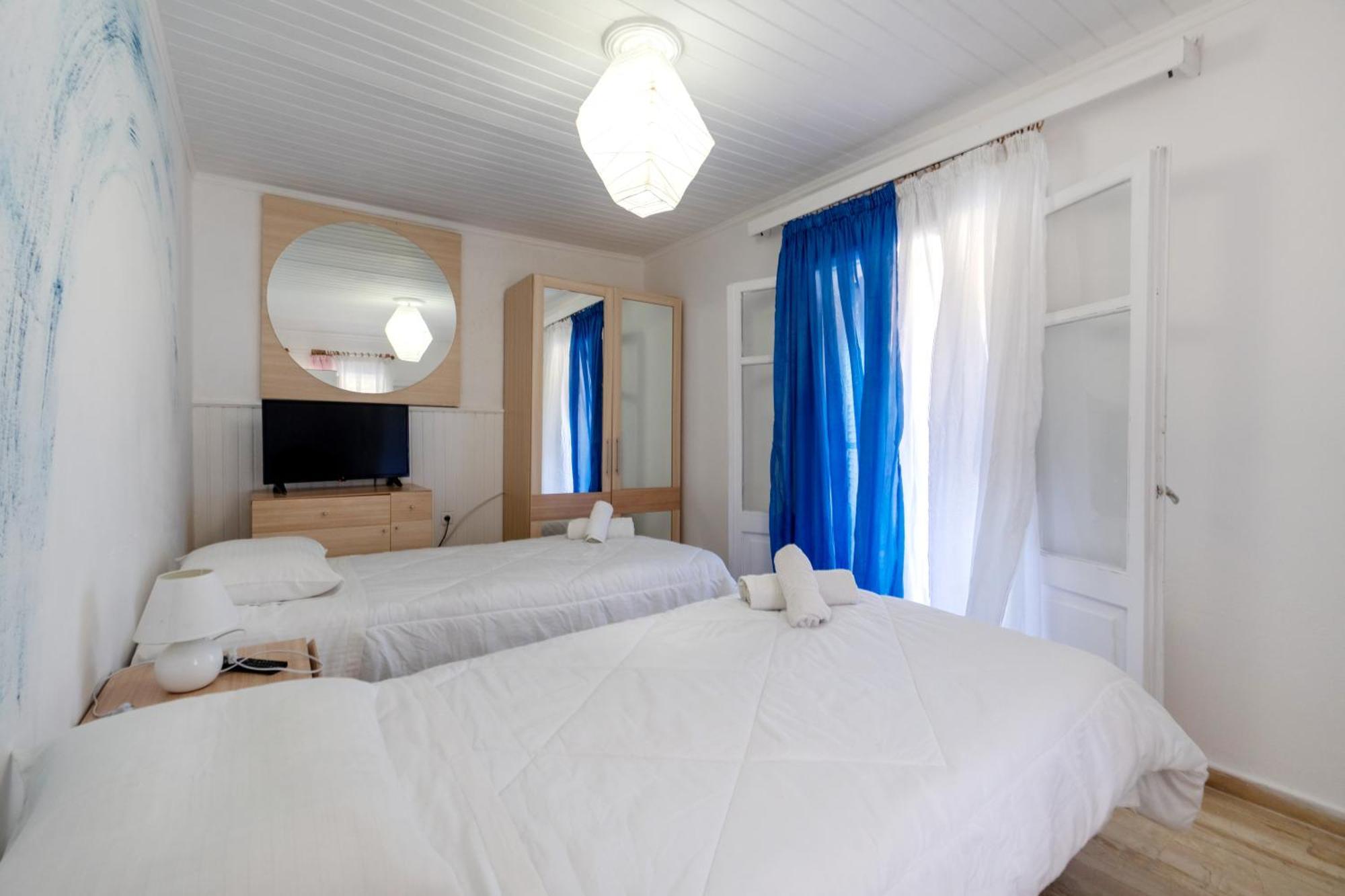 Blue House Apartment *